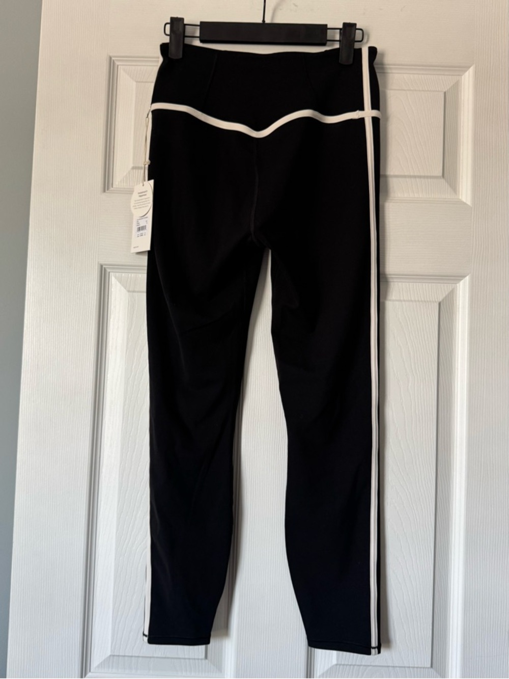 NWT New Vuori AllTheFeels Corset Legging black medium M, white trim - Picture 7 of 9